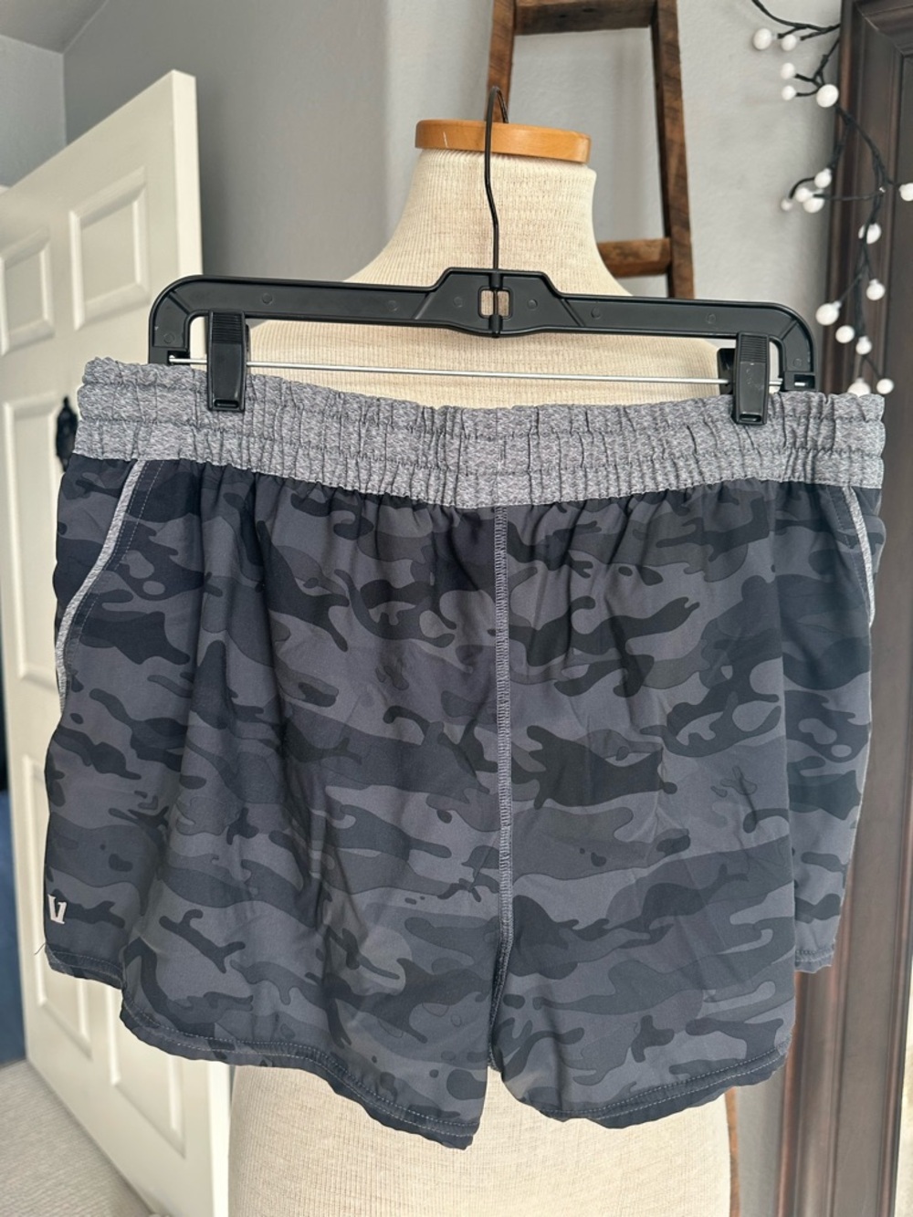 Vuori camo running shirts, size XL - Picture 5 of 14